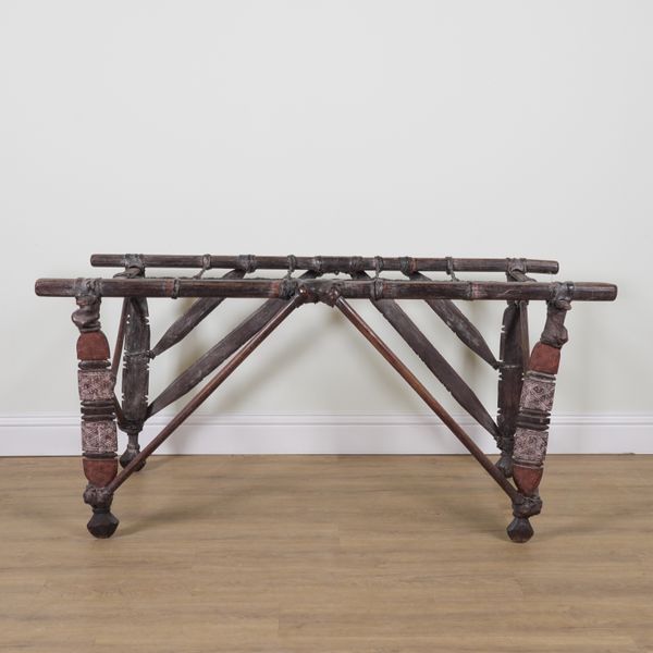 A 20TH CENTURY AFRICAN PAINTED HARDWOOD LEATHER BOUND LUGGAGE STAND/TABLE BASE