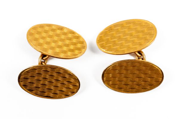 A PAIR OF 18CT GOLD CUFFLINKS