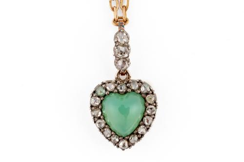 A GOLD BACKED AND SILVER SET DIAMOND AND CHRYSOPRASE HEART SHAPED PENDANT LOCKET WITH A NECKCHAIN  (3)