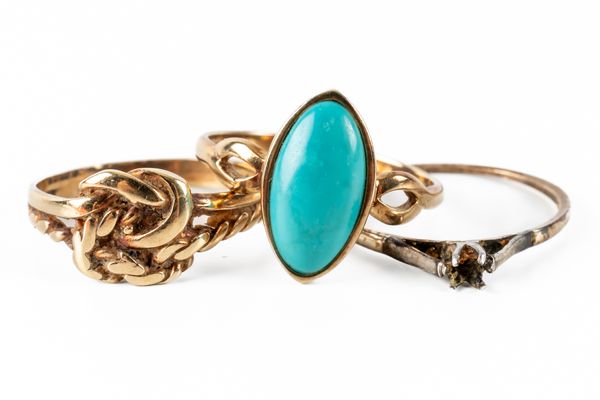 A TURQUOISE RING, A KNOT RING AND A RING MOUNT WITH A LOOSE DIAMOND (4)