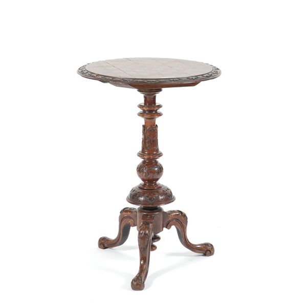 A VICTORIAN FIGURED WALNUT CIRCULAR TRIPOD TABLE