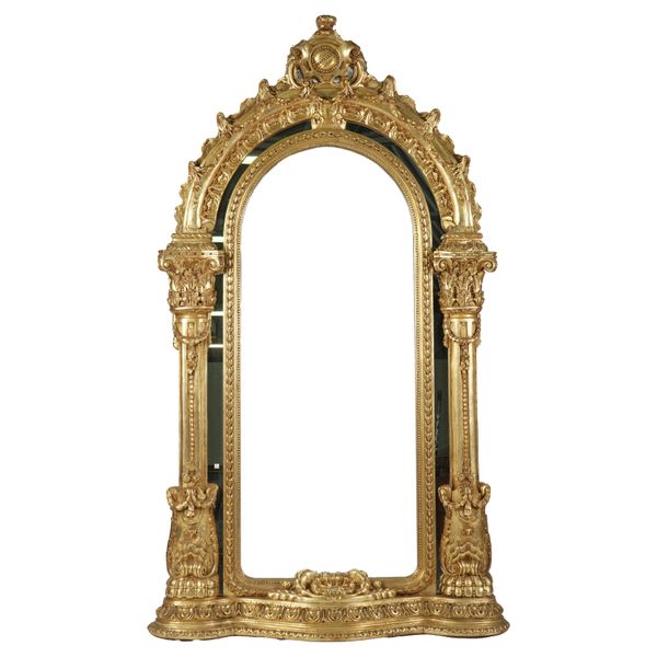 A LARGE GILT FRAMED ARCH TOPPED MIRROR