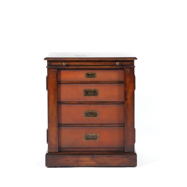 A SMALL MAHOGANY WELLINGTON STYLE CHEST OF DRAWERS