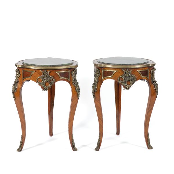 A PAIR OF MARBLE TOPPED CIRCULAR OCCASIONAL TABLES (2)