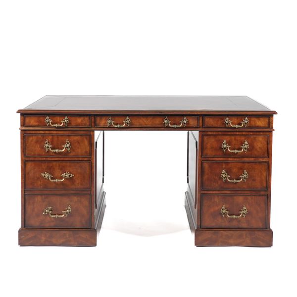 THEODOR ALEXANDER; AN 18TH CENTURY STYLE MAHOGANY FREE STANDING PEDESTAL DESK