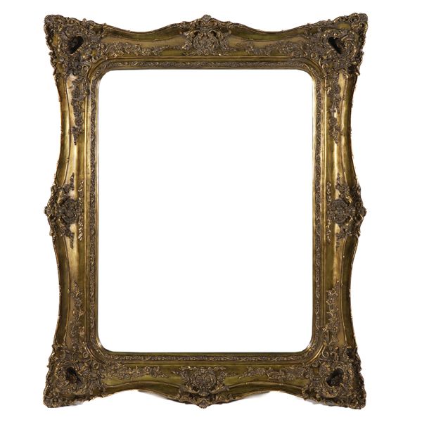 A LARGE GILT FRAMED RECTANGULAR WALL MIRROR