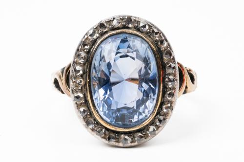 A GOLD AND SILVER SET SAPPHIRE AND ROSE DIAMOND OVAL CLUSTER RING