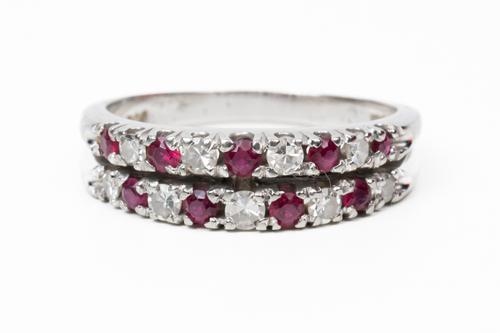 A WHITE GOLD, RUBY AND DIAMOND RING