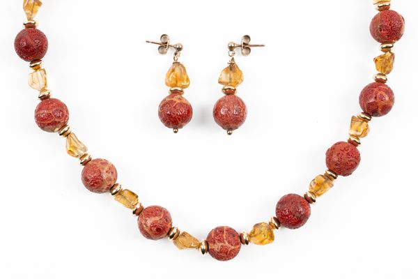 A CORAL AND AMBER NECKLACE WITH A MATCHING PAIR OF EARRINGS (3)