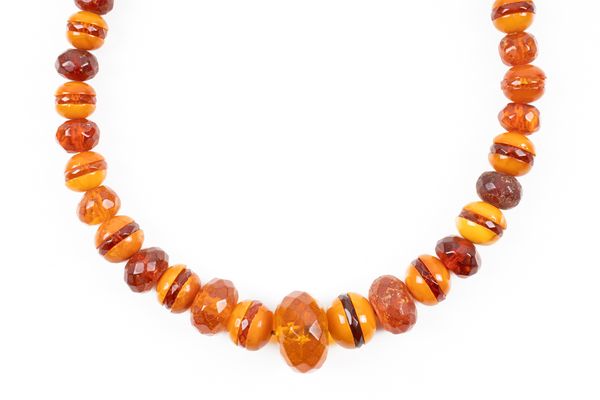 A SINGLE ROW AMBER NECKLACE