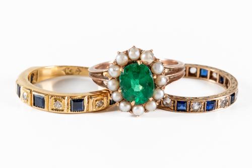 THREE GEMSET RINGS (3)