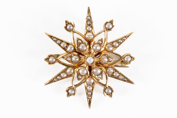 A GOLD AND SEED PEARL BROOCH (2)