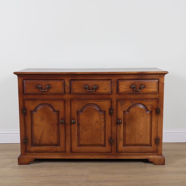 AN 18TH CENTURY STYLE OAK DRESSER BASE