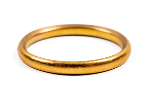 A 22CT GOLD PLAIN WEDDING RING