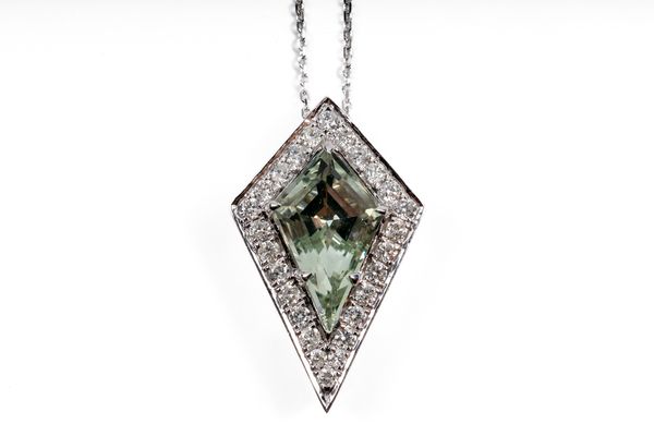 A 9CT WHITE GOLD PRASIOLITE AND DIAMOND PENDANT NECKLACE (2)