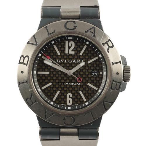 A BVLGARI TITANIUM GENTLEMAN'S WRISTWATCH