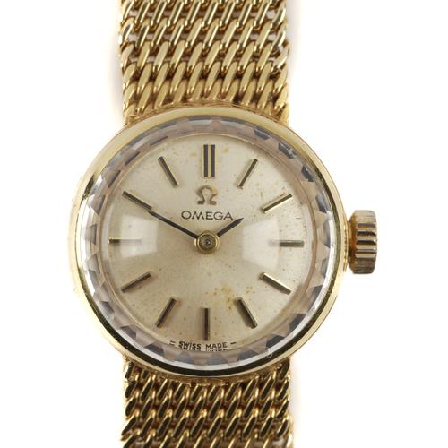 AN OMEGA 9CT GOLD LADY'S WRISTWATCH