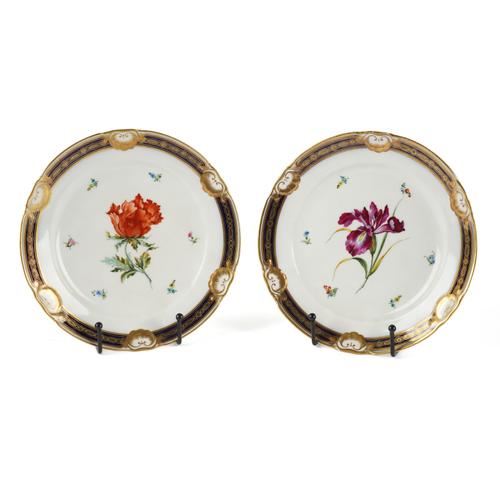 A PAIR OF `VIENNA' PORCELAIN CABINET PLATES (2)