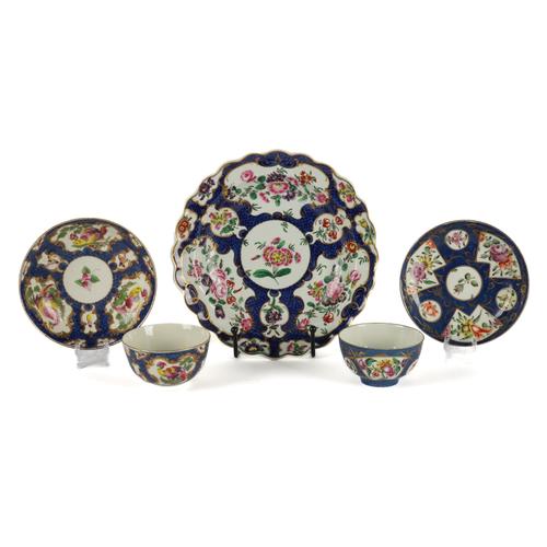 TWO WORCESTER BLUE-GROUND TEABOWLS AND SAUCERS (5)