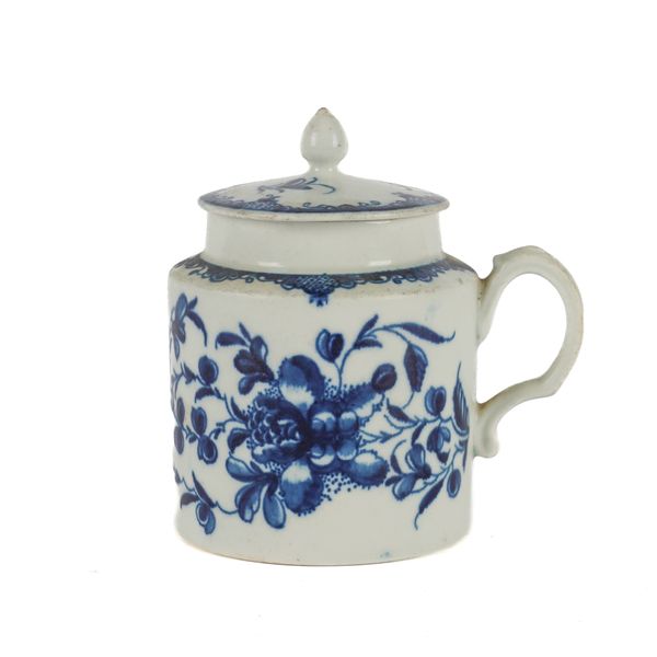 A WORCESTER BLUE AND WHITE WET MUSTARD POT AND COVER (2)