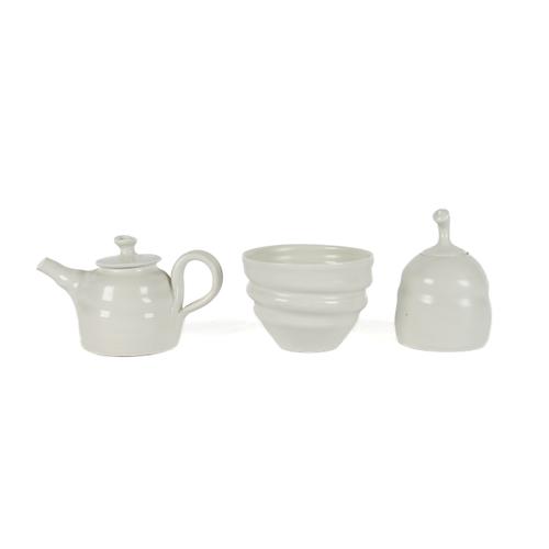 AN ANNE KARI RAMBERG THREE PIECE CELADON GLAZED PORCELAIN MINIATURE TEA SET (5)