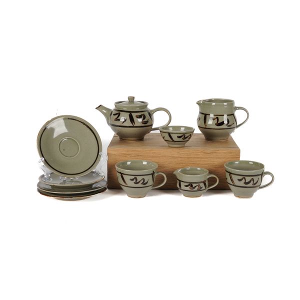 A CROWAN OR CREWENNA POTTERY CABARET TEA SET (11)