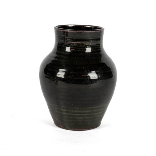 AN ABUJA STUDIO POTTERY VASE BY BAWA USHAFA