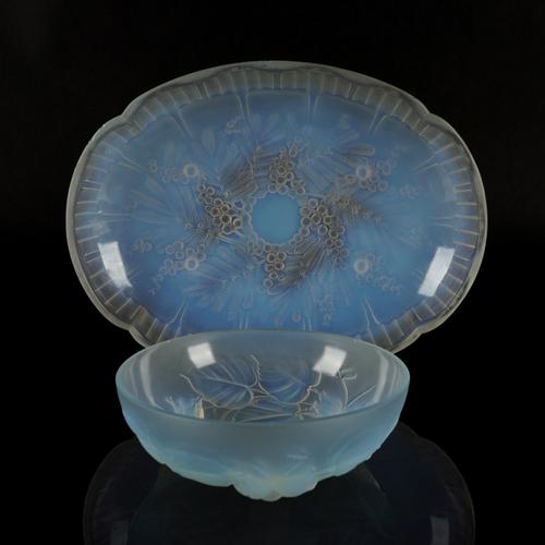 AN ETLING `NOISETTES' OPALESCENT GLASS BOWL (2)