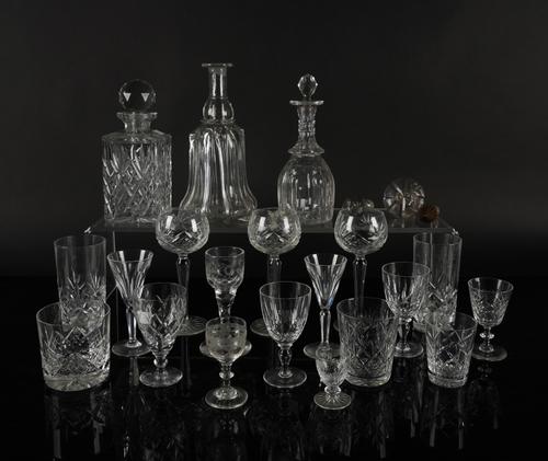 A GROUP OF GLASS TABLEWARE (55)