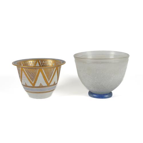 MARY RICH ( BRITISH, 1940-2022). A PORCELAIN BOWL (2)