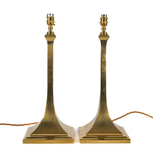 VAUGHAN DESIGNS: A PAIR OF POLISHED BRASS TAPERING TABLE LAMPS (2)