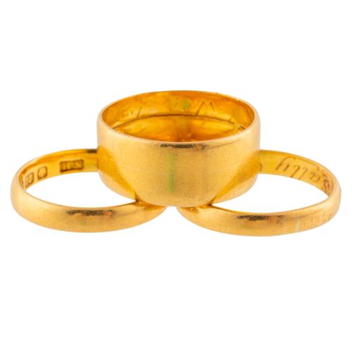 THREE 22CT GOLD RINGS (3)