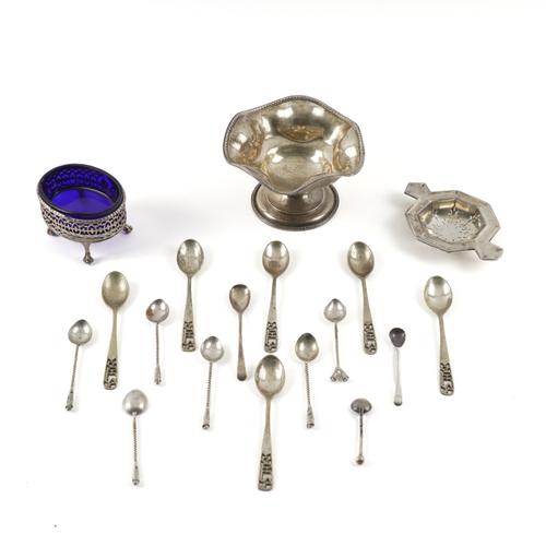 A GROUP OF SILVER AND FOREIGN WARES (19)