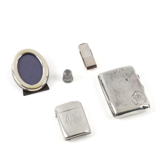 A GROUP OF SILVER AND SILVER MOUNTED WARES (5)