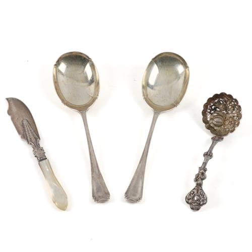 A GROUP OF SILVER FLATWARE (4)