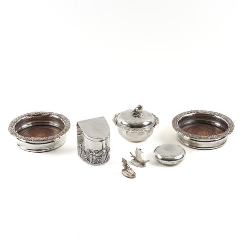 A GROUP OF ASIAN AND PLATED WARES (7)