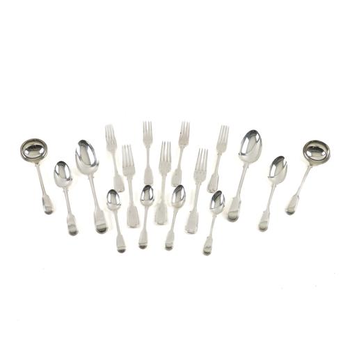 A GROUP OF SILVER DOUBLE STRUCK FIDDLE AND THREAD PATTERN TABLE FLATWARE (99)