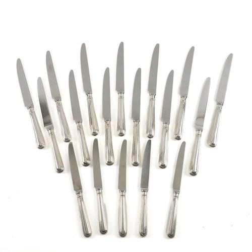 A GROUP OF KNIVES (48)