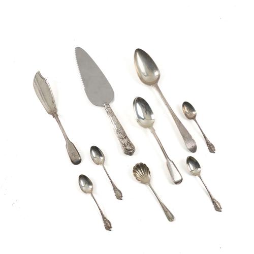 A GROUP OF SILVER AND FURTHER FLATWARE (9)