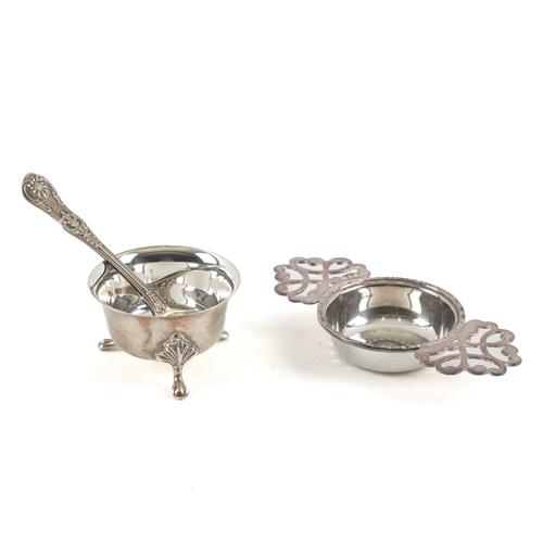 A SILVER TEA STRAINER AND TWO FURTHER ITEMS (3)