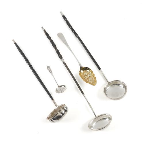 A GROUP OF SILVER AND SILVER MOUNTED WARES (5)