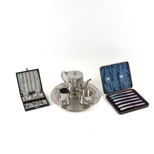 A GROUP OF SILVER AND PLATED WARES (6)