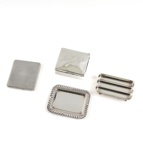 A GROUP OF SILVER AND SILVER MOUNTED WARES (4)