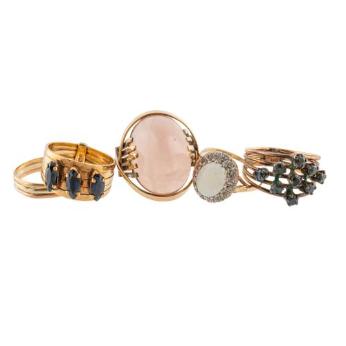 FIVE GOLD AND GEMSET RINGS (5)