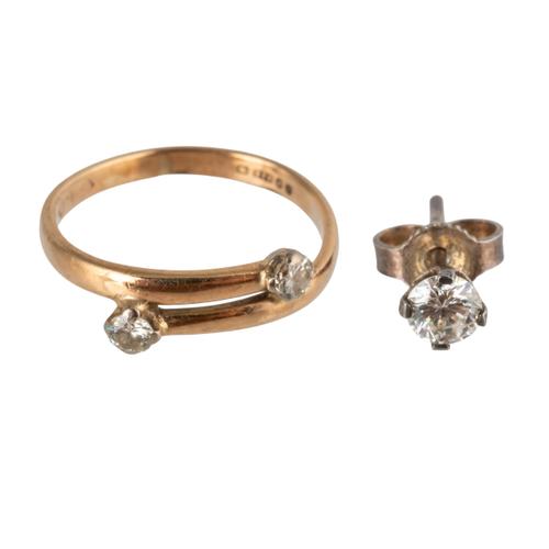 ONE DIAMOND SINGLE STONE EARSTUD AND A 9CT GOLD AND DIAMOND TWO STONE RING (2)
