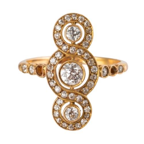 A DIAMOND THREE STONE RING (2)