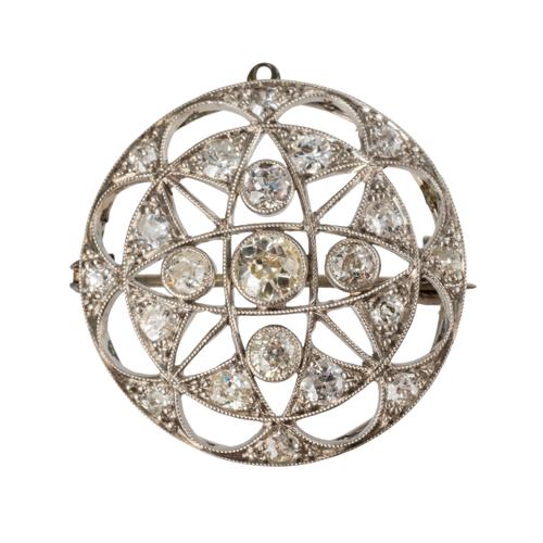 AN EARLY 20TH CENTURY DIAMOND BROOCH