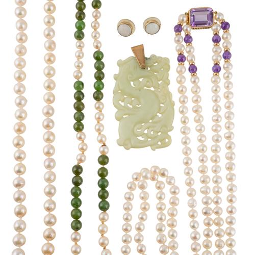 A GROUP OF JEWELLERY (6)