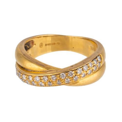 AN ASPREY 18CT GOLD AND DIAMOND RING
