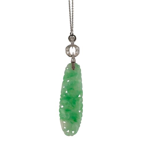 A JADE AND DIAMOND PENDANT NECKLACE